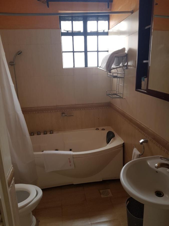 Natural Oak Apartments Nairobi Buitenkant foto