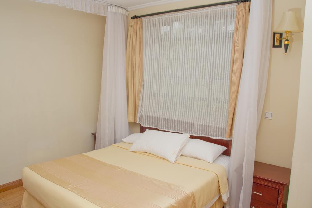 Natural Oak Apartments Nairobi Buitenkant foto